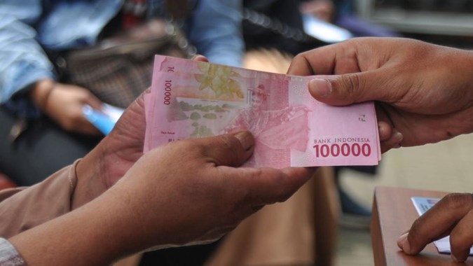 Dana Bantuan untuk Masyarakat: Pentingnya Transparansi, Pemerataan, Program Sosial, Peran Pemerintah, Akuntabilitas, dan Dampak bagi Peningkatan Kesejahteraan Rakyat