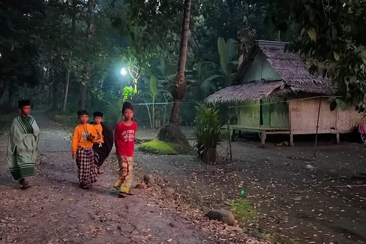 Pemukiman Penduduk Terpencil: Pengertian, Ciri Khas, Tantangan Sosial dan Ekonomi, Akses Infrastruktur, Peran Pemerintah dan Komunitas, serta Solusi Berkelanjutan untuk Meningkatkan Kesejahteraan dan Konektivitas di Wilayah Terpencil Indonesia