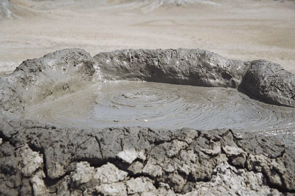 Proses Terbentuknya Lumpur Alami: Faktor Geologi, Cuaca, dan Aktivitas Alam yang Mempengaruhi Pembentukan Endapan Lumpur di Permukaan Bumi serta Dampaknya bagi Lingkungan dan Kehidupan Manusia